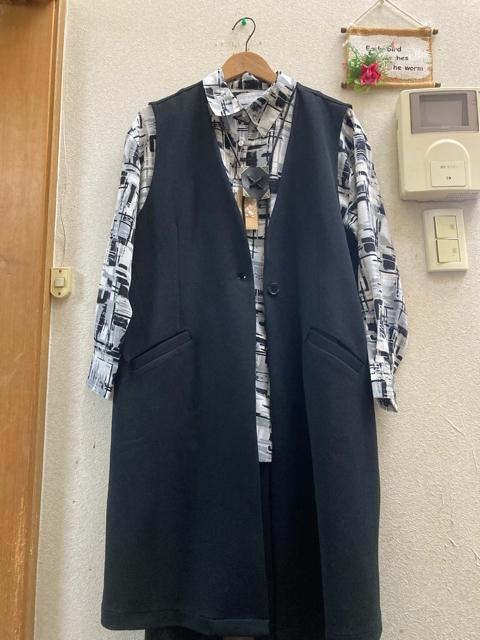 フリー新品モノトーン柄シャツ < 女性ファッション フリー新品モノトーン柄シャツ < 女性ファッションの