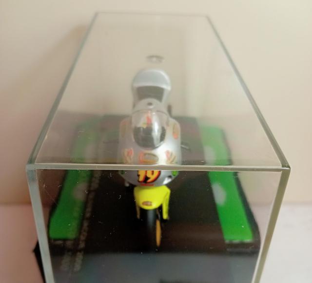 デアゴスティーニチャンピオンバイクシリーズ1/24ヤマハYZR250新品 < ホビー デアゴスティーニチャンピオンバイクシリーズ1/24ヤマハYZR250新品 < ホビーの