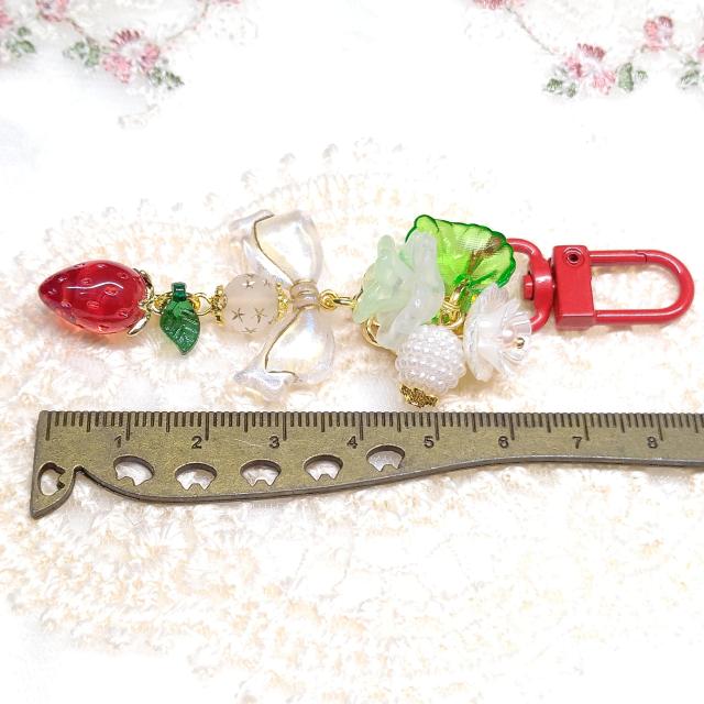 ハンドメイド☆キーホルダー☆クリア苺☆赤 < 女性ファッション ハンドメイド☆キーホルダー☆クリア苺☆赤 < 女性ファッションの