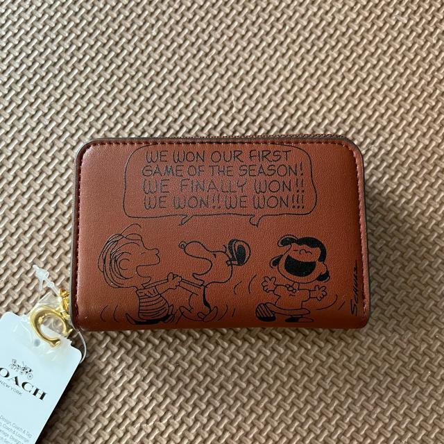 �yCOACH X PEANUTS�z�X���[�� �W�b�v �J�[�h �P�[�X �u���E�� �A�E�g���b�g �� �u�����h�� 