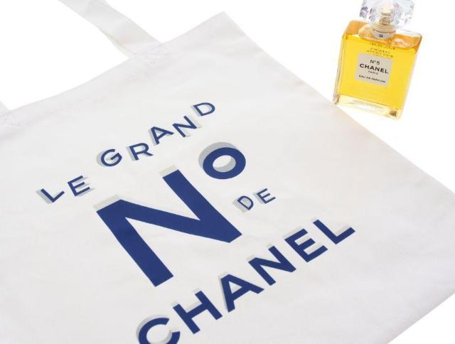 ル グラン ヌメロ ドゥ シャネル ノベルティ トートバッグ パリ 展覧会 LE GRAND No DE CHANEL【正規品】 < ブランド ル グラン ヌメロ ドゥ シャネル ノベルティ トートバッグ パリ 展覧会 LE GRAND No DE CHANEL【正規品】 < ブランドの