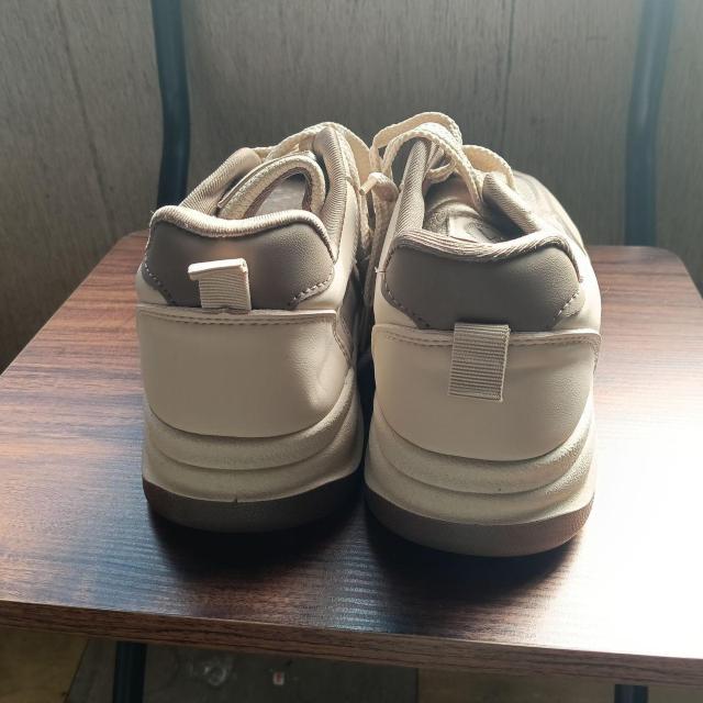 新品 24.5cm レディース スニーカー ベージュ シューズ 靴 カジュアル < 女性ファッション 新品 24.5cm レディース スニーカー ベージュ シューズ 靴 カジュアル < 女性ファッションの