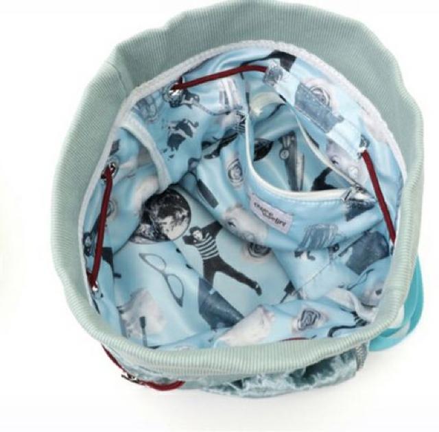 キャセリーニ・ベルベット素材スカジャン刺繍リュック。ブルー < ブランド キャセリーニ・ベルベット素材スカジャン刺繍リュック。ブルー < ブランドの