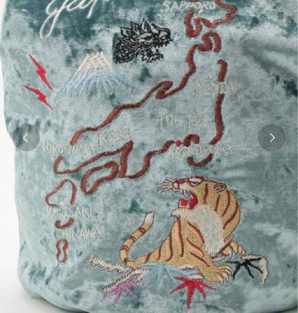 キャセリーニ・ベルベット素材スカジャン刺繍リュック。ブルー < ブランド キャセリーニ・ベルベット素材スカジャン刺繍リュック。ブルー < ブランドの