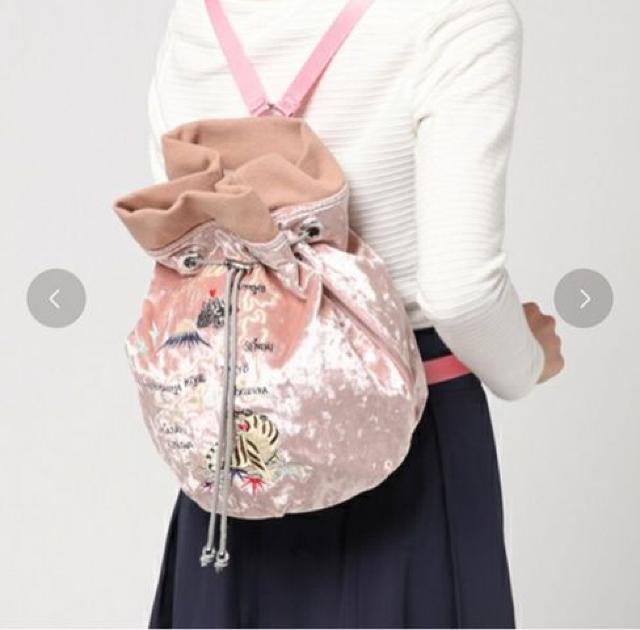 キャセリーニ・ベルベット素材スカジャン刺繍リュック。ブルー < ブランド キャセリーニ・ベルベット素材スカジャン刺繍リュック。ブルー < ブランドの