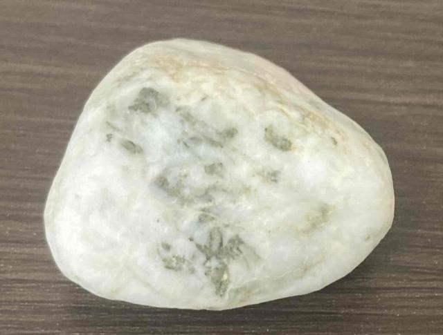 3,000円スタート!「お守り」や「ワイヤー作家」の素材に「阿波ホワイト翡翠」原石 < インテリア/ライフ  3,000円スタート!「お守り」や「ワイヤー作家」の素材に「阿波ホワイト翡翠」原石  < インテリア/ライフの