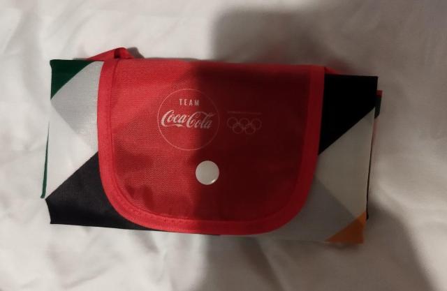 コカ・コーラ TOKYO2020 折りたたみ エコバッグ 横型A4すっぽり < 女性ファッション  コカ・コーラ TOKYO2020 折りたたみ エコバッグ 横型A4すっぽり < 女性ファッションの