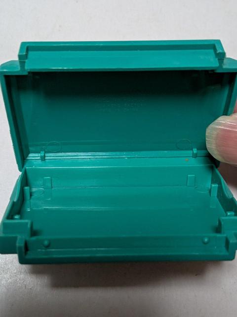 �񔄕i�[���_�̓`���J�Z�b�g�P�[�X �� �z�r�[�� 