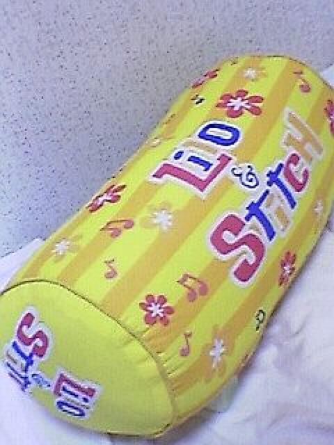 ディズニー【スティッチ&リロ】可愛い♪仲良しギター弾き語り 筒型クッション イエロー < アニメ/コミック/キャラクター ディズニー【スティッチ&リロ】可愛い♪仲良しギター弾き語り 筒型クッション イエロー < アニメ/コミック/キャラクターの