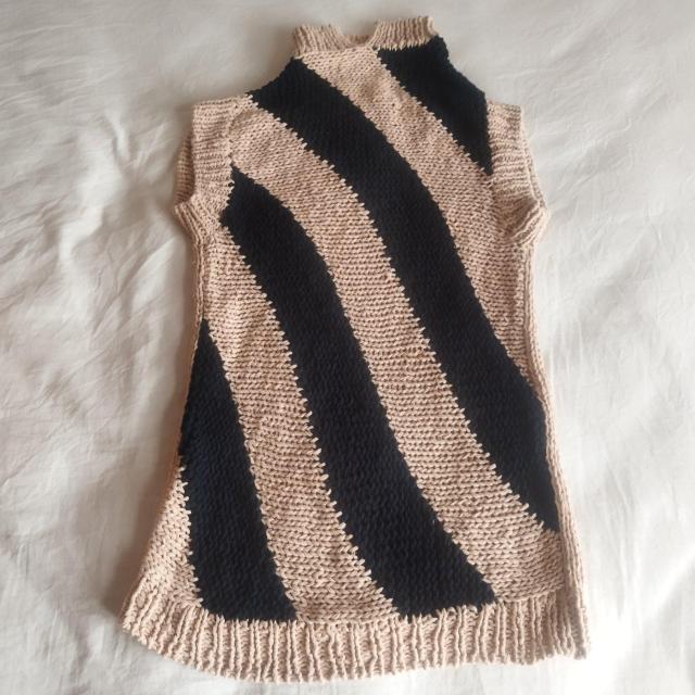 ベージュ 黒 斜めストライプ 綿ニット フレンチスリーブ < 女性ファッション  ベージュ 黒 斜めストライプ 綿ニット フレンチスリーブ  < 女性ファッションの