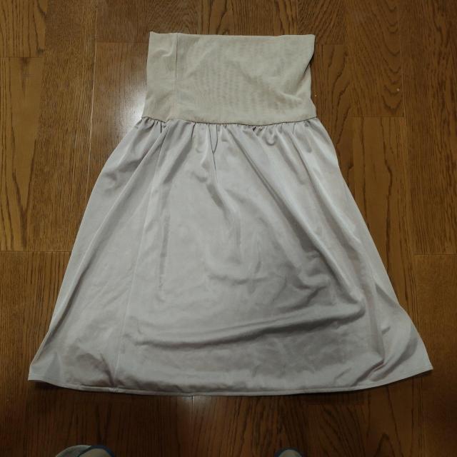 シャイニーベージュ ウエストニッパーゴム ひざ上丈ペチコート ウエスト細見え効果 < 女性ファッション  シャイニーベージュ ウエストニッパーゴム ひざ上丈ペチコート ウエスト細見え効果  < 女性ファッションの