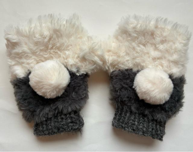 ハンドメイド ハンドウォーマー ふわふわモコモコ ポンポン ウール100% < 女性ファッション  ハンドメイド ハンドウォーマー ふわふわモコモコ ポンポン ウール100% < 女性ファッションの