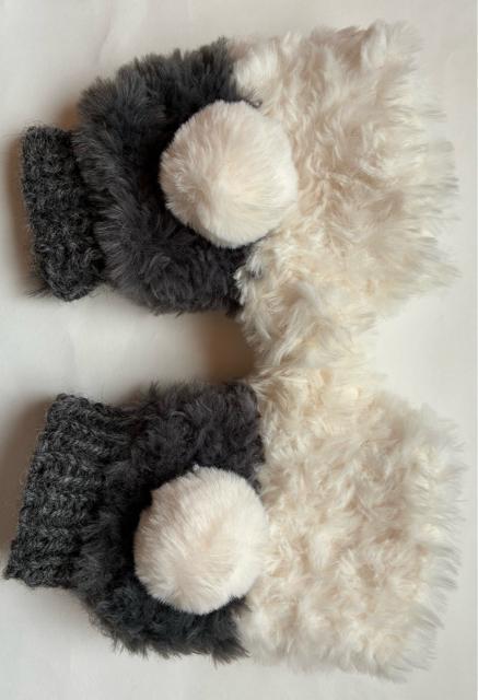 ハンドメイド ハンドウォーマー ふわふわモコモコ ポンポン ウール100% < 女性ファッション  ハンドメイド ハンドウォーマー ふわふわモコモコ ポンポン ウール100% < 女性ファッションの