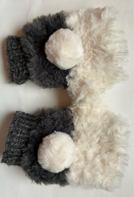 ハンドメイド ハンドウォーマー ふわふわモコモコ ポンポン ウール100% < 女性ファッション  ハンドメイド ハンドウォーマー ふわふわモコモコ ポンポン ウール100% < 女性ファッションの
