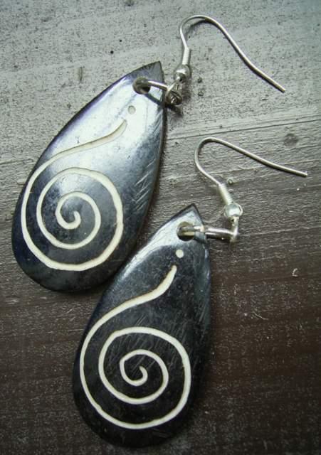 即決!ボーントップピアス・渦 < 女性アクセサリー/時計 即決!ボーントップピアス・渦 < 女性アクセサリー/時計の