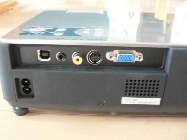 EPSON プロジェクター EMP-750  ◆リモコン付 < 家電/AV  EPSON プロジェクター EMP-750  ◆リモコン付 < 家電/AVの