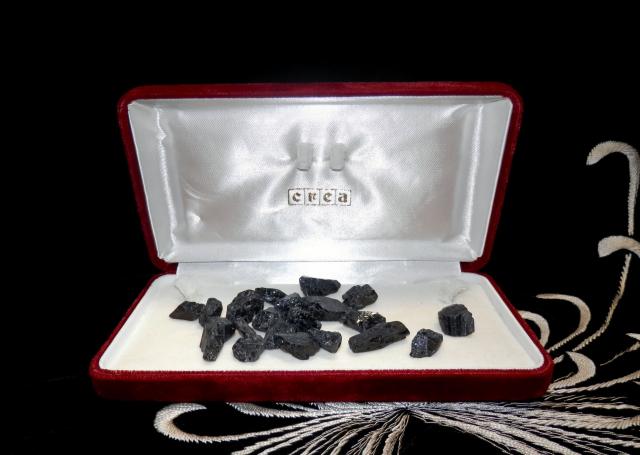 j΂̂΁Aʐ^boxɂꂵ܂  t@bV 