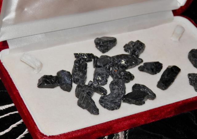 j΂̂΁Aʐ^boxɂꂵ܂  t@bV 