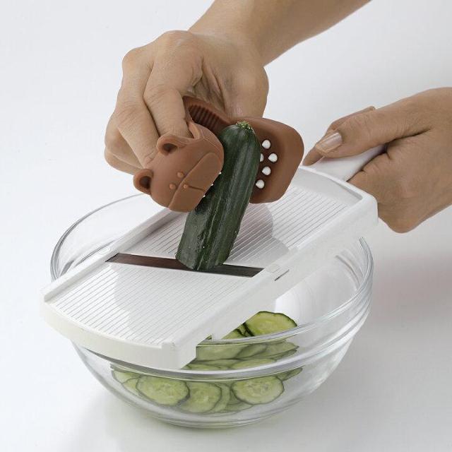 手を汚さず安全スピーディー・食材しっかり掴める♪スライサーやおろし器の調理 指楽クマとんぐ クマブラウン < インテリア/ライフ  手を汚さず安全スピーディー・食材しっかり掴める♪スライサーやおろし器の調理 指楽クマとんぐ クマブラウン < インテリア/ライフの