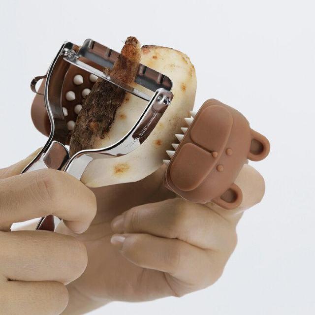 手を汚さず安全スピーディー・食材しっかり掴める♪スライサーやおろし器の調理 指楽クマとんぐ クマブラウン < インテリア/ライフ  手を汚さず安全スピーディー・食材しっかり掴める♪スライサーやおろし器の調理 指楽クマとんぐ クマブラウン < インテリア/ライフの