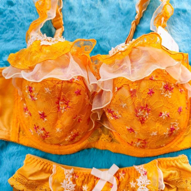 派手カワッ。。。F80×L。。ゴージャスフラワー刺繍フリルブラジャー&ショーツセット。。大きいサイズグラマーヴィヴィッドオレンジ < 女性ファッション  派手カワッ。。。F80×L。。ゴージャスフラワー刺繍フリルブラジャー&ショーツセット。。大きいサイズグラマーヴィヴィッドオレンジ < 女性ファッションの