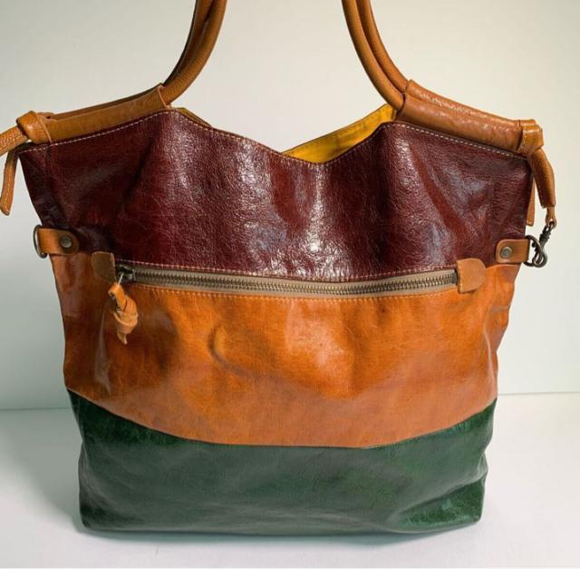 本革 レザー マルチカラー トートバッグ ツギハギ 肩掛け可能 ミニポーチ付き < 女性ファッション 本革 レザー マルチカラー トートバッグ ツギハギ 肩掛け可能 ミニポーチ付き < 女性ファッションの