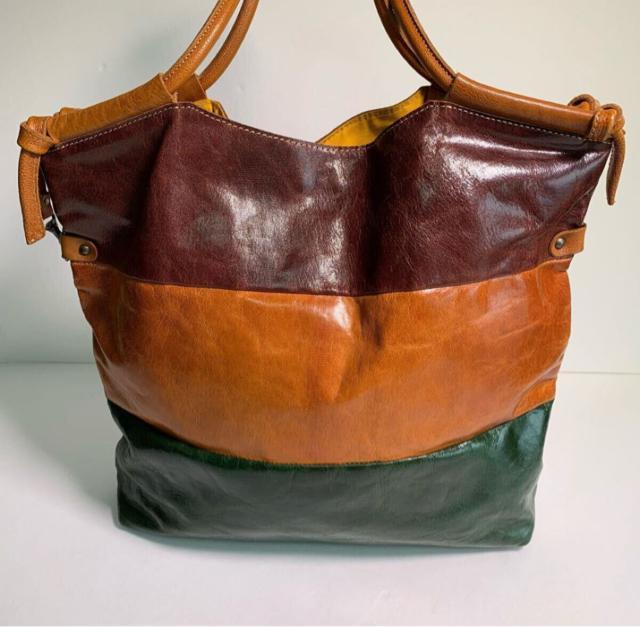 本革 レザー マルチカラー トートバッグ ツギハギ 肩掛け可能 ミニポーチ付き < 女性ファッション 本革 レザー マルチカラー トートバッグ ツギハギ 肩掛け可能 ミニポーチ付き < 女性ファッションの