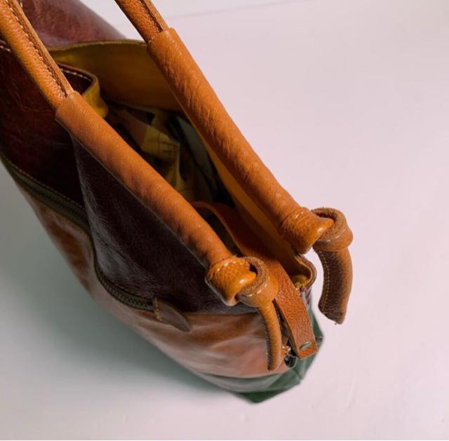 本革 レザー マルチカラー トートバッグ ツギハギ 肩掛け可能 ミニポーチ付き < 女性ファッション 本革 レザー マルチカラー トートバッグ ツギハギ 肩掛け可能 ミニポーチ付き < 女性ファッションの