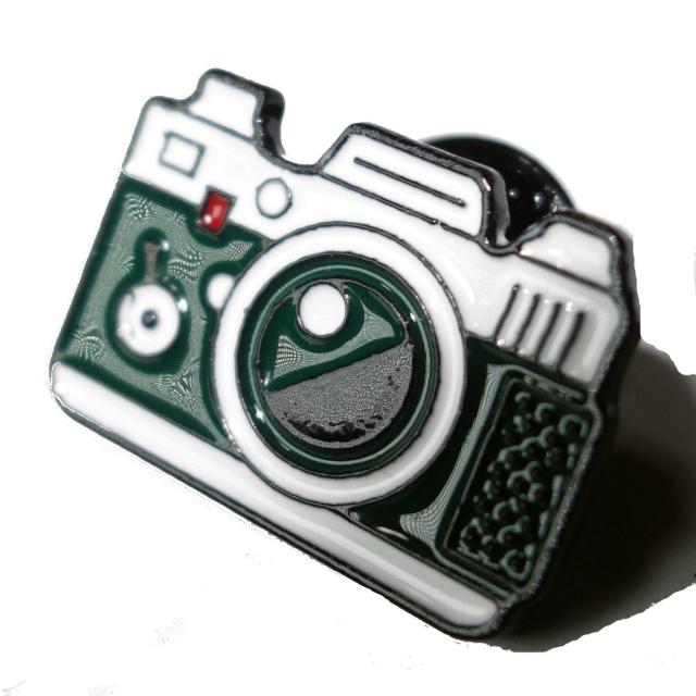 カメラ デジタルカメラ デジカメ コンデジ グリーン色 緑色 ピンバッジ バッジ ピンズ ピンブローチ ブローチ < 男性アクセサリー/時計  カメラ デジタルカメラ デジカメ コンデジ グリーン色 緑色 ピンバッジ バッジ ピンズ ピンブローチ ブローチ < 男性アクセサリー/時計の