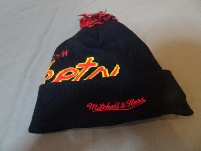 【Mitchell & Ness】製  NBA【HOUSTON ROCKETS】ロゴ刺繍ワッペン付 ニットキャップ < 男性ファッション  【Mitchell & Ness】製  NBA【HOUSTON ROCKETS】ロゴ刺繍ワッペン付 ニットキャップ < 男性ファッションの