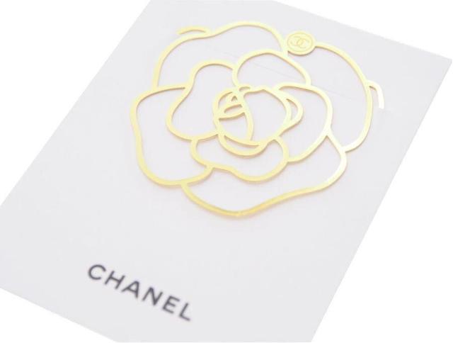 シャネル ノベルティ 栞 しおり ブックマーク クリップ式 透かしカメリア バースデー限定 ゴールド CHANEL【正規品】 < ブランド  シャネル ノベルティ 栞 しおり ブックマーク クリップ式 透かしカメリア バースデー限定 ゴールド CHANEL【正規品】 < ブランドの