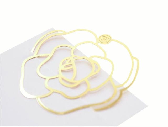 シャネル ノベルティ 栞 しおり ブックマーク クリップ式 透かしカメリア バースデー限定 ゴールド CHANEL【正規品】 < ブランド  シャネル ノベルティ 栞 しおり ブックマーク クリップ式 透かしカメリア バースデー限定 ゴールド CHANEL【正規品】 < ブランドの