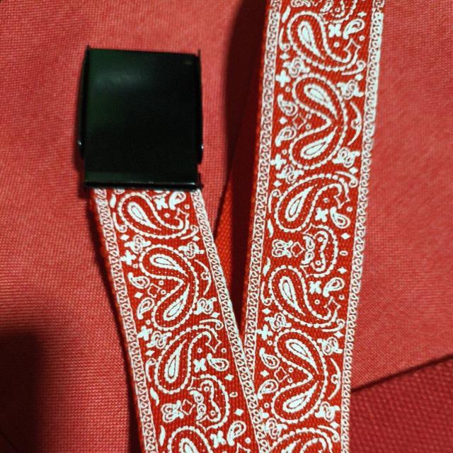 ガチャベル ベルト ペイズリー柄 バンダナ 赤 おしゃれ フリーサイズ < 男性ファッション ガチャベル ベルト ペイズリー柄 バンダナ 赤 おしゃれ フリーサイズ < 男性ファッションの