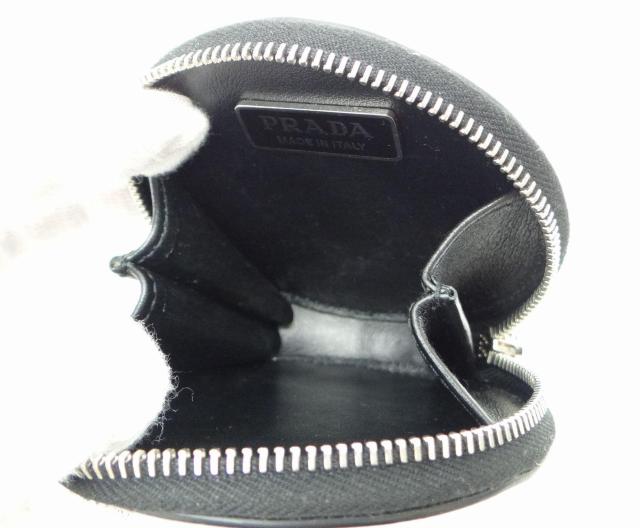PRADA プラダ レザー ラウンドコインケース ブラック 三角プレート<USED>【送料無料】 < ブランド  PRADA プラダ レザー ラウンドコインケース ブラック 三角プレート<USED>【送料無料】 < ブランドの