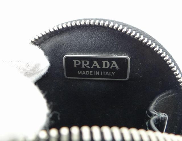 PRADA プラダ レザー ラウンドコインケース ブラック 三角プレート<USED>【送料無料】 < ブランド  PRADA プラダ レザー ラウンドコインケース ブラック 三角プレート<USED>【送料無料】 < ブランドの