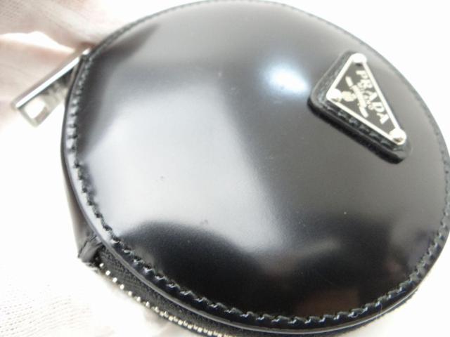 PRADA プラダ レザー ラウンドコインケース ブラック 三角プレート<USED>【送料無料】 < ブランド  PRADA プラダ レザー ラウンドコインケース ブラック 三角プレート<USED>【送料無料】 < ブランドの