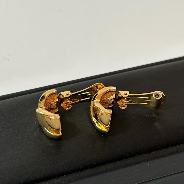美品 ChristianDior ディオール ヴィンテージ クリップ式 イヤリング 耳飾り ゴールド レディース < ブランド 美品 ChristianDior ディオール ヴィンテージ クリップ式 イヤリング 耳飾り ゴールド レディース < ブランドの