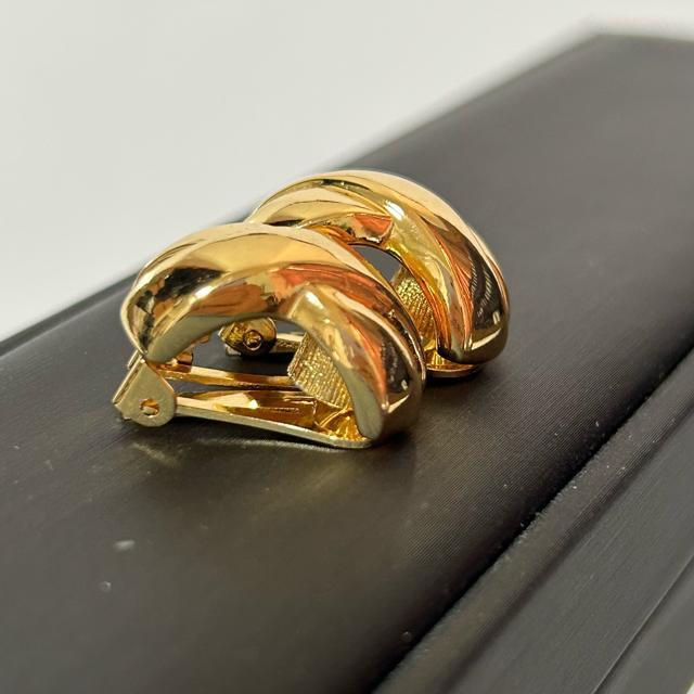 美品 ChristianDior ディオール ヴィンテージ クリップ式 イヤリング 耳飾り ゴールド レディース < ブランド 美品 ChristianDior ディオール ヴィンテージ クリップ式 イヤリング 耳飾り ゴールド レディース < ブランドの