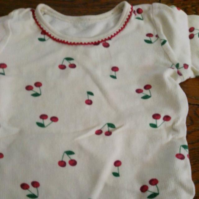 70サイズ 西松屋 2枚セット さくらんぼ 白 ピンク < キッズ/ベビー 70サイズ 西松屋 2枚セット さくらんぼ 白 ピンク < キッズ/ベビーの