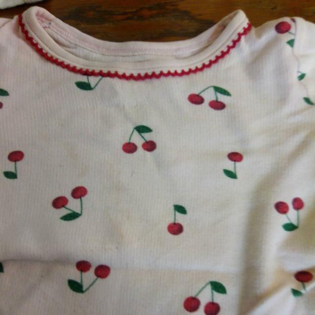 70サイズ 西松屋 2枚セット さくらんぼ 白 ピンク < キッズ/ベビー 70サイズ 西松屋 2枚セット さくらんぼ 白 ピンク < キッズ/ベビーの