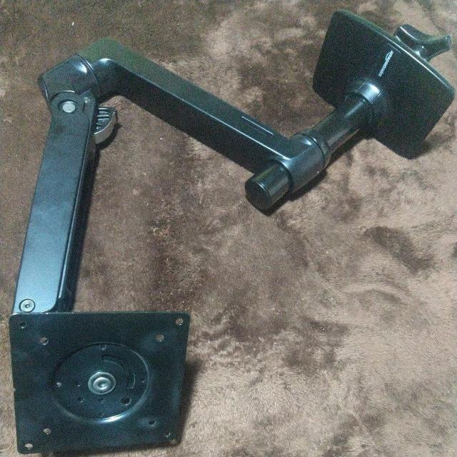 Amazonベーシック モニターアーム シングル-ディスプレイタイプ 32インチ (11.3kgまで対応) 1個 ブラック < PC本体/周辺機器 Amazonベーシック モニターアーム シングル-ディスプレイタイプ 32インチ (11.3kgまで対応) 1個 ブラック < PC本体/周辺機器の