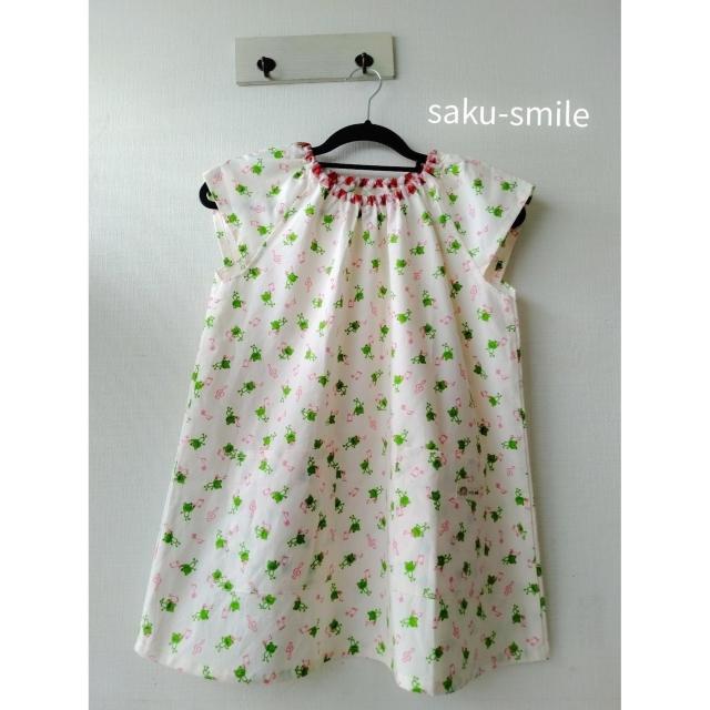 saku-smile スモック 140~150size 袖なし カエルちゃん柄 < キッズ/ベビー  saku-smile スモック 140~150size 袖なし カエルちゃん柄  < キッズ/ベビーの