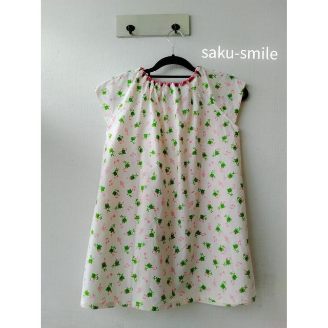 saku-smile スモック 140~150size 袖なし カエルちゃん柄 < キッズ/ベビー  saku-smile スモック 140~150size 袖なし カエルちゃん柄 < キッズ/ベビーの