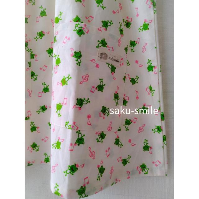 saku-smile スモック 140~150size 袖なし カエルちゃん柄 < キッズ/ベビー  saku-smile スモック 140~150size 袖なし カエルちゃん柄 < キッズ/ベビーの