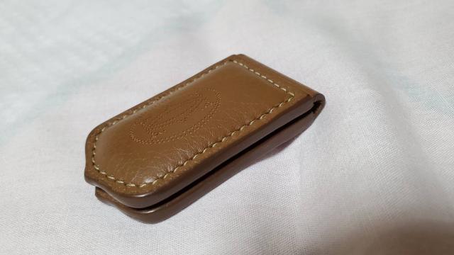 正規良品 レア カルティエ アルディロン 2Cロゴ フルレザーマネークリップ 茶 ウォレット 付属有 男女兼用 < ブランド  正規良品 レア カルティエ アルディロン 2Cロゴ フルレザーマネークリップ 茶 ウォレット 付属有 男女兼用 < ブランドの