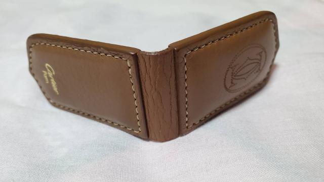 正規良品 レア カルティエ アルディロン 2Cロゴ フルレザーマネークリップ 茶 ウォレット 付属有 男女兼用 < ブランド  正規良品 レア カルティエ アルディロン 2Cロゴ フルレザーマネークリップ 茶 ウォレット 付属有 男女兼用 < ブランドの