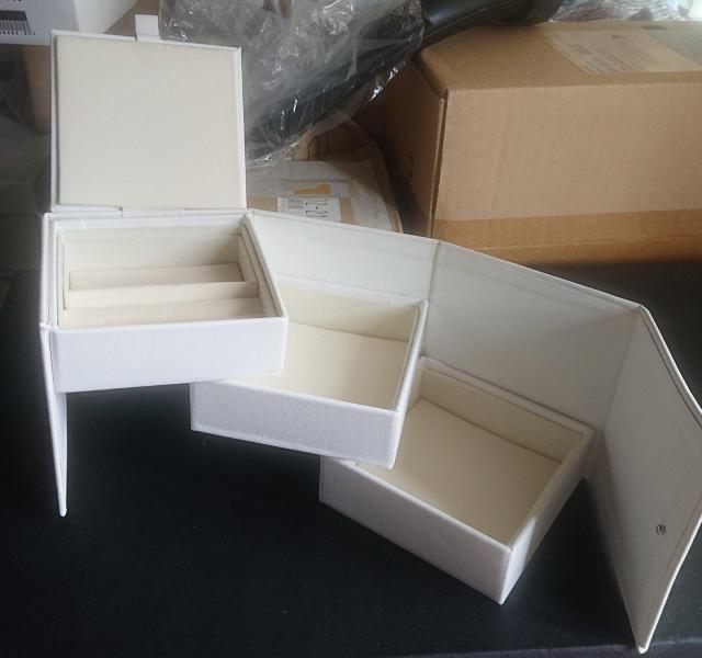 ete エテ メンバーズギフト アクセサリーケース ジュエリーケース ホワイト 非売品 廃盤品 < ブランド  ete エテ メンバーズギフト アクセサリーケース ジュエリーケース ホワイト 非売品 廃盤品 < ブランドの