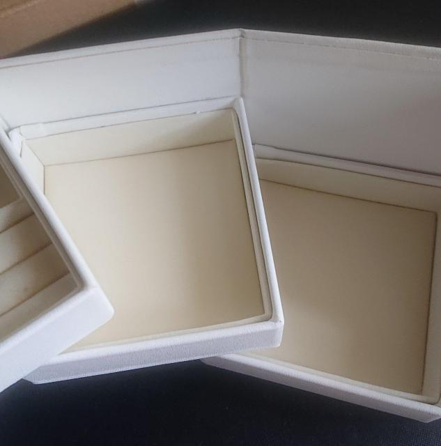 ete エテ メンバーズギフト アクセサリーケース ジュエリーケース ホワイト 非売品 廃盤品 < ブランド  ete エテ メンバーズギフト アクセサリーケース ジュエリーケース ホワイト 非売品 廃盤品 < ブランドの