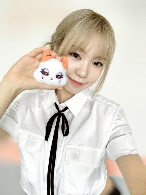 ME:I TSUZUMI �C�V���ہ@�L�[�z���_�[�@�I�����W �� �^�����g�O�b�Y�� 