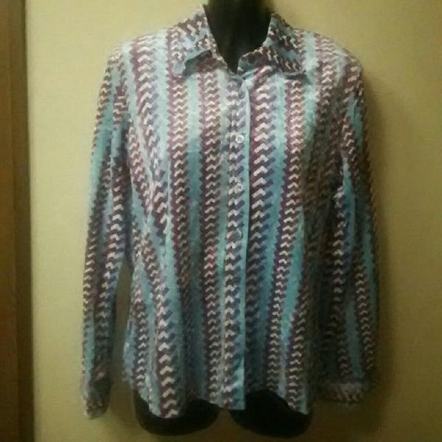 used★光沢のあるベロアシャツ/水色系幾何学模様 < 女性ファッション  used★光沢のあるベロアシャツ/水色系幾何学模様  < 女性ファッションの